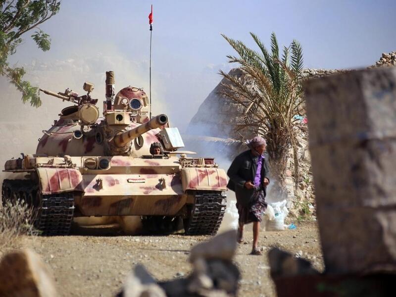 Popular resistance tank in Taiz, Yemen (AFP)