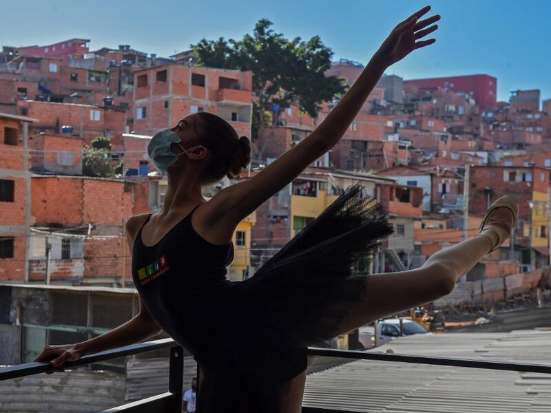 Mariana Sousa, student of the Ballet Paraisopolis, warms up during a rehearse in Paraisopolis favela, outskirts of Sao Paulo, Brazil on August 27, 2020, amid the new coronavirus COVID-19 pandemic. NELSON ALMEIDA / AFP