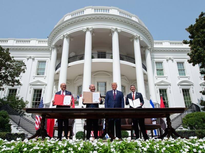 (L-R) Bahrain Foreign Minister Abdullatif al-Zayani, Israeli Prime Minister Benjamin Netanyahu, US President Donald Trump, and UAE Foreign Minister Abdullah bin Zayed Al-Nahyan hold up documents after participating in the signing of the Abraham Accords where the countries of Bahrain and the United Arab Emirates recognize Israel, at the White House in Washington, DC, September 15, 2020. 