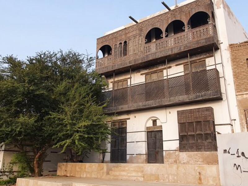يقع المنزل في ينبع، وهي إحدى محافظات المدينة المنورة في السعودية، على ساحل البحر الأحمر غرب البلاد.
