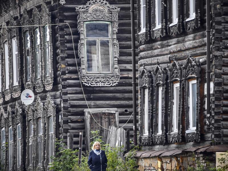 Today Tomsk is the only city in Siberia where the background wooden buildings have been preserved, reflecting the manor structure of the city streets. Unfortunately, many wooden houses are not in very good condition and require restoration. Alexander NEMENOV / AFP