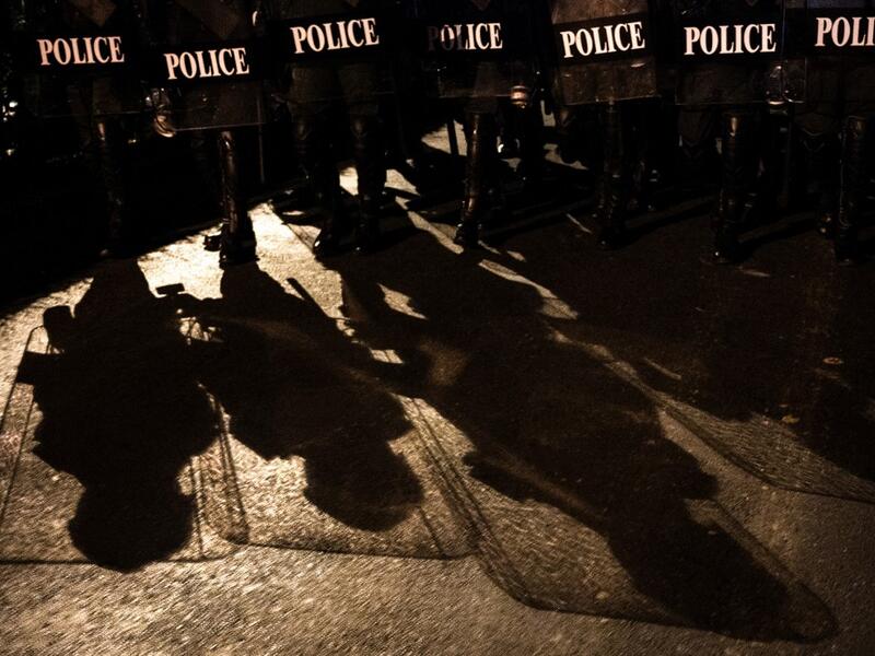 Riot police prepare to disperse pro-democracy protesters in Bangkok on October 15, 2020, after Thailand issued an emergency decree following an anti-government rally the previous day. Sirachai ARUNRUGSTICHAI / AFP