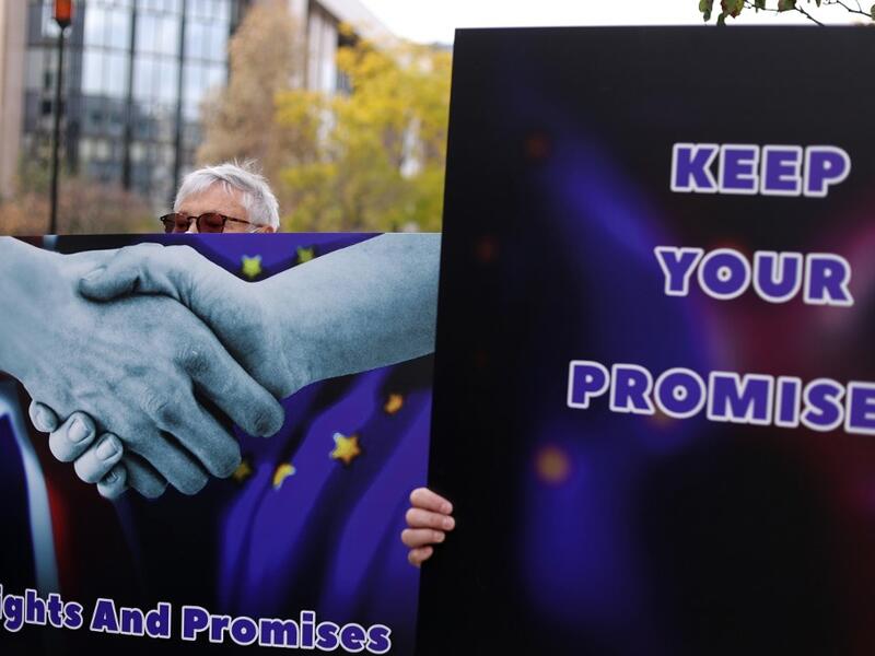European leaders meet to re-examine the post-Brexit talks under pressure from English Prime Minister to give ground or see Britain walk away with no trade deal. Kenzo Tribouillard / AFP