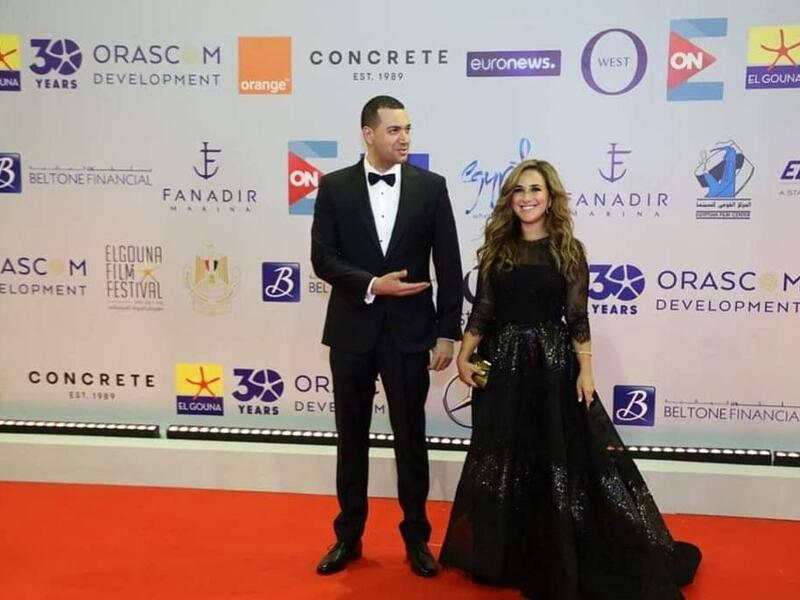 وبعد عام واحد أعلن الثنائي انفصالهما دون ذكر الأسباب، إلا أن تقارير صحفية كشفت أن السبب يعود إلى رغبة معز في ابعاد شيري عن الأعمال الفنية التي يجدها من وجهة نظره تخدش الحياء.