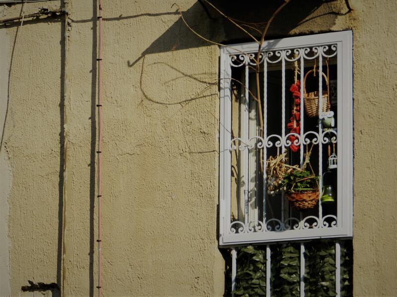 Street view of the old town in Naples city, Italy/Photo by Ewelina 
