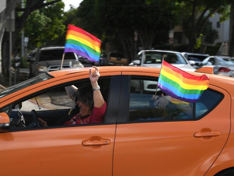 People celebrate in the streets of West Hollywood on November 07, 2020 in Los Angeles, California. KEVIN WINTER / GETTY IMAGES NORTH AMERICA / Getty Images via AFP