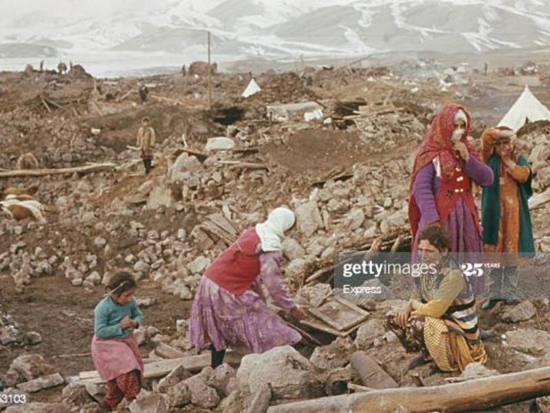 وعلى الرغم من اعتياد المناطق التركية على وقوع الهزات والزلازل بين الحين والآخر، إلا أن الأضرار لطالما كانت مرهقة للسكان من حيث الضحايا والخسائر المادية بالممتلكات والمنازل والأراضي.