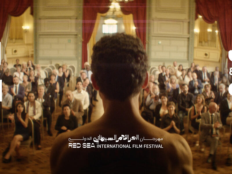 الفيلم التونسي (الرجل الذي باع ظهره) وتدور أحداثه حول "سام علي" الذي لم يولد في الجهة المناسبة من العالم؛ فهو شاب سوري اضطر بعد تعرّضه للتوقيف اعتباطيًا إلى الهرب من بلده سوريا الغارقة في الحرب تاركًا وراءه الفتاة التي يحبها ليلجأ إلى لبنان.