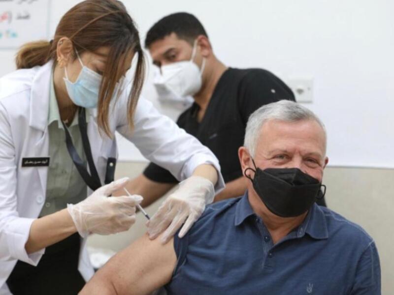 الملك عبدالله الثاني يتلقى لقاح كورونا