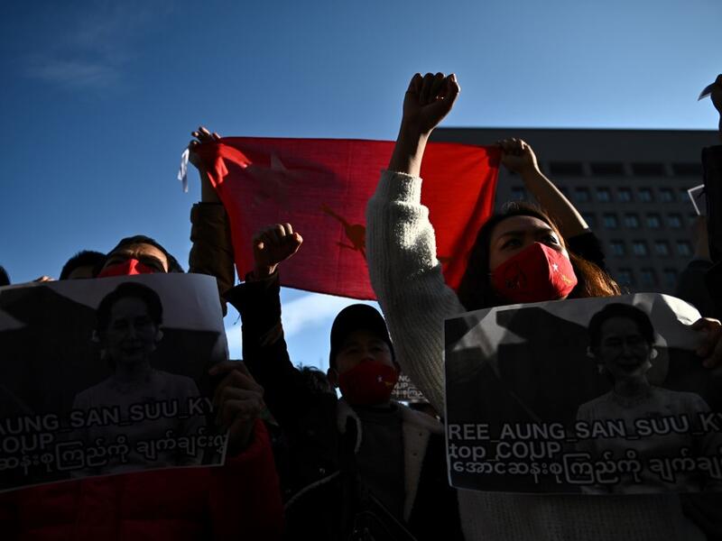A group pf Myanmar activists chant slogans during a protest outside the United Nations university building in Tokyo on February 1, 2021 following a military coup in the country by a general after arresting civilian leader Aung San Suu Kyi and other senior officials. Philip FONG / AFP