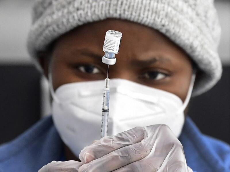 A nurse prepares the Pfizer Covid-19 vaccine in Los Angeles 