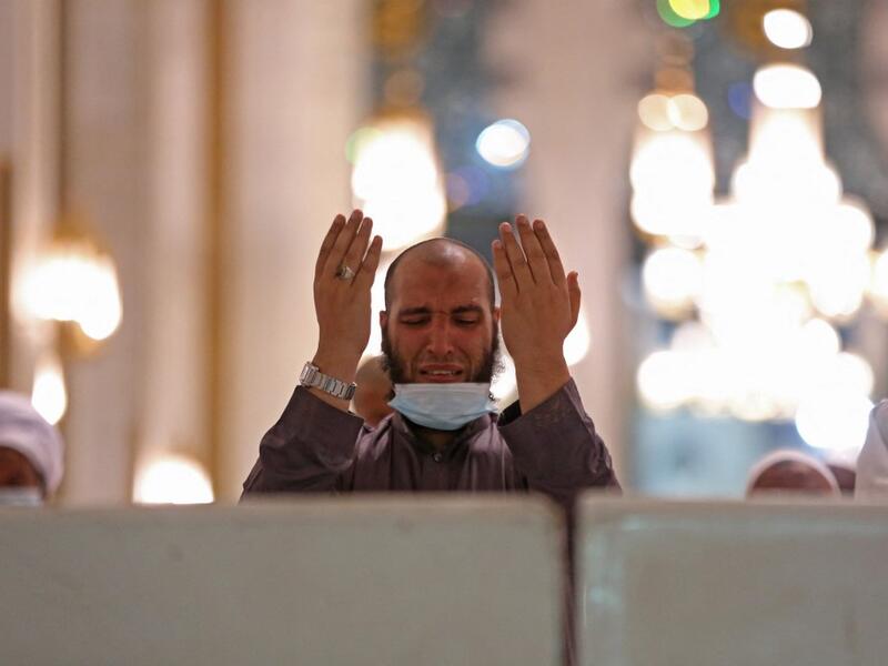 Immunised pilgrims in Mecca