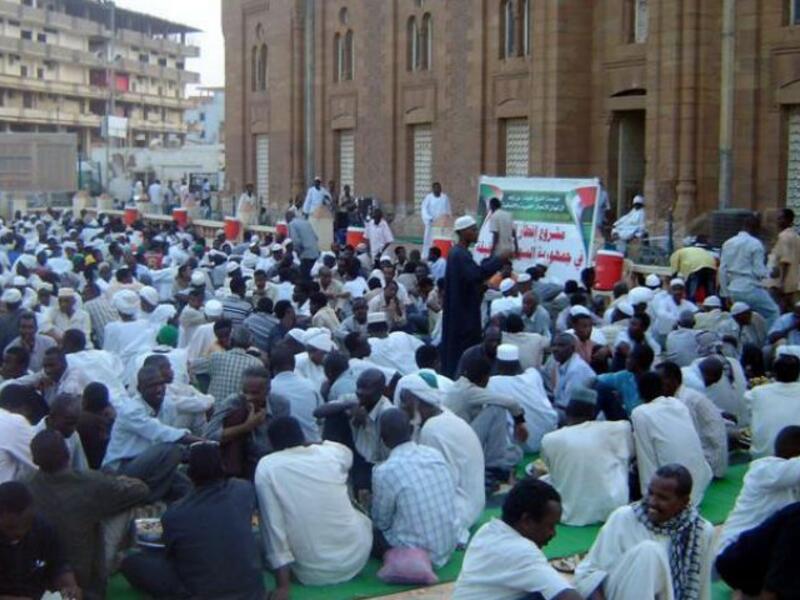 جزر القمر / موروني: أقصر ساعات الصيام في العالم العربي، حيث ستكون ساعات الصيام في العاصمة موروني حوالي 13 ساعة و12 دقيقة في أول يوم رمضان، و12 ساعة و59 دقيقة في آخر يوم رمضان".