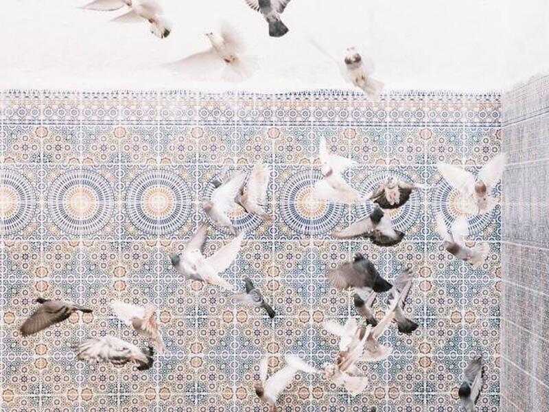 Through his expressive photography, Moroccan artist @mhammed_kilito challenges preconceived narratives of how Africa and the Middle East have been portrayed in the media throughout history.