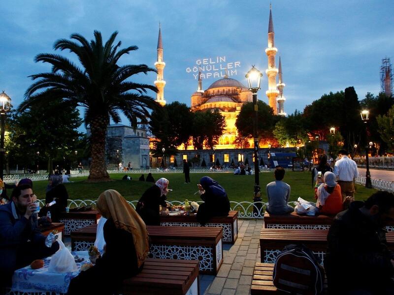 موعد السحور والإفطار في اليوم الـ 16 من شهر رمضان