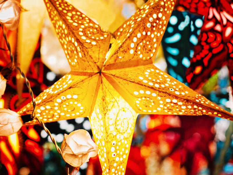 Lighting lanterne in star form hanging outdoor