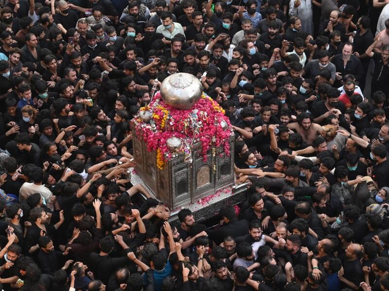 Shiite Muslim devotees take part in a procession to commemorate the death anniversary of Prophet Mohammad's companion 