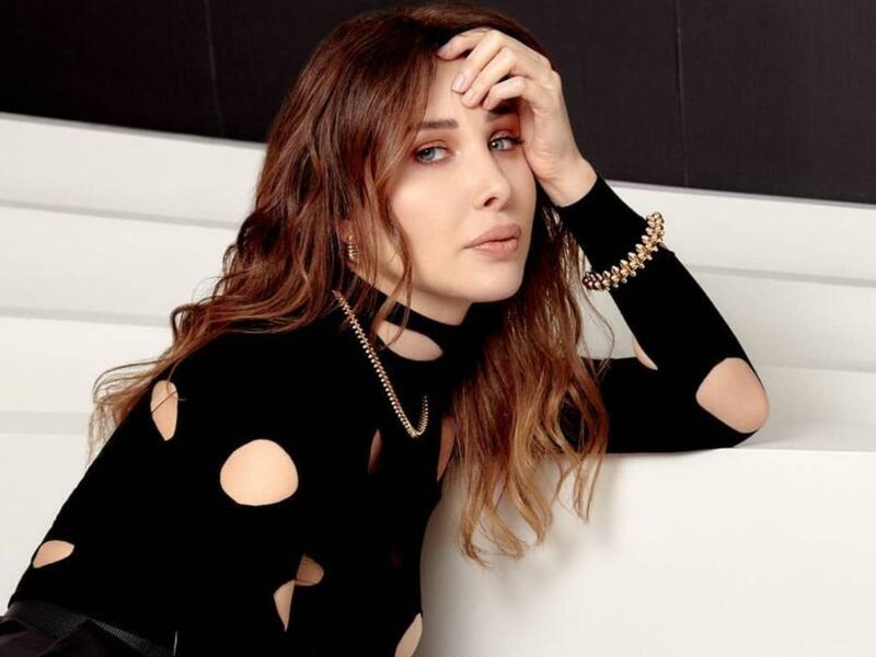Nancy Ajram Teases Fans for New Album and Removes All Profile Pictures.. Video
