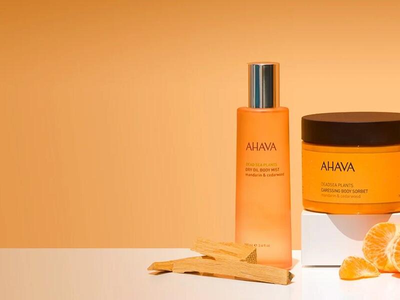 أهافا - Ahava: شركة مستحضرات التجميل تعتمد على الموارد الطبيعية المستخرجة بشكل غير قانوني من شواطئ البحر الميت في الأرض الفلسطينية المحتلة. وهي من أكثر الشركات الإسرائيلية المصدرة المعروفة عالميًا.