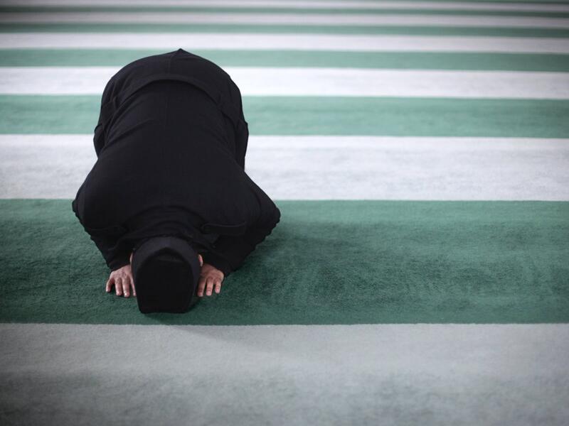 فضلها: أخبرنا الله تعالى في اللوح المحفوظ أن "ليلة القدر خير من ألف شهر"، ومن أدركها فهو ذو حظ عظيم، فكم من سعيد في هذه الدنيا قد نال سعادته بفضل دعائه في هذه الليلة المباركة، التي تعد أفضل الليالي.