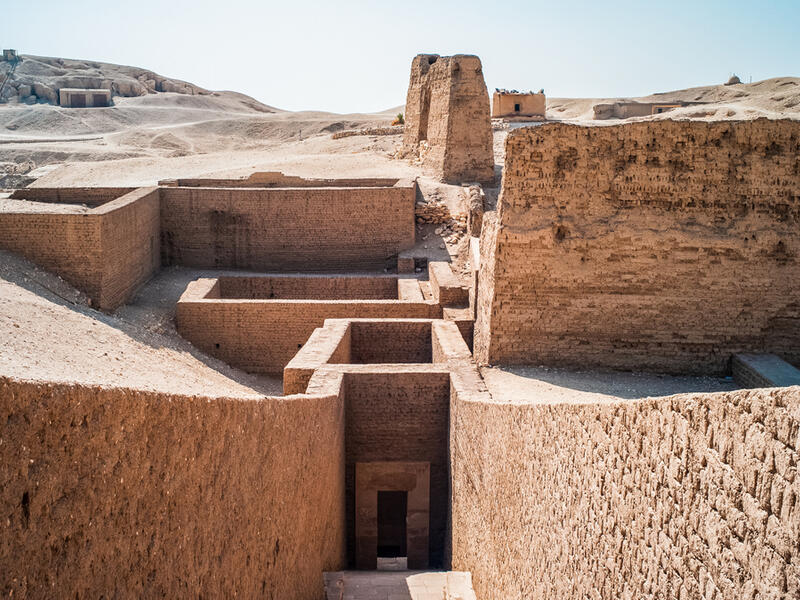  Entrance in the Tombs 