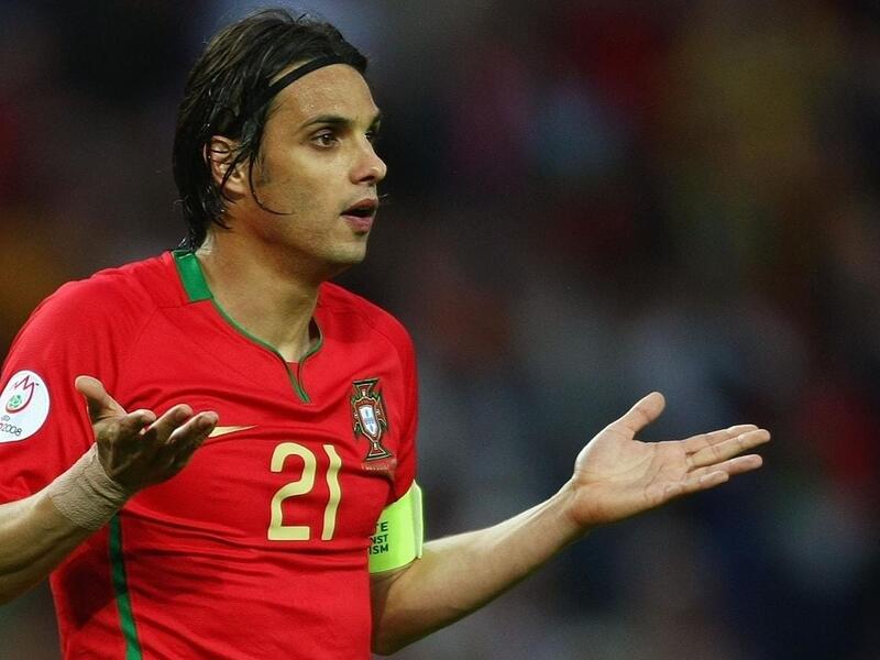 البرتغالي نونو غوميش (6 أهداف)