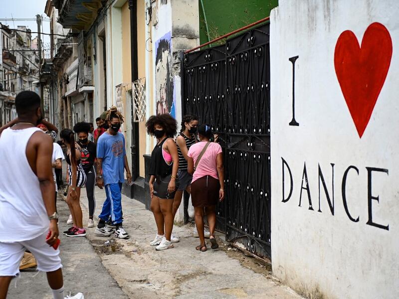 Cuban dance troupe Datway becomes popular 