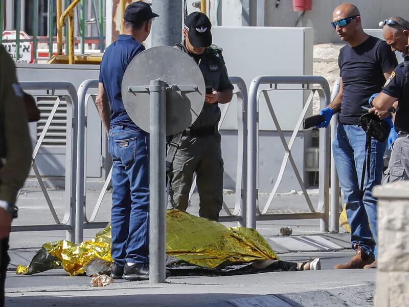 Israeli security officer killed a woman the Qalandiya checkpoint