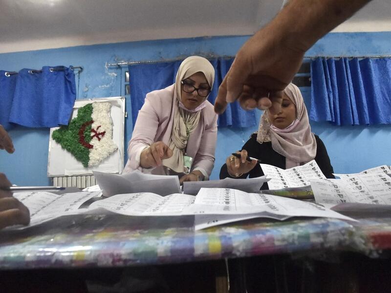 opposition parties and Hirak supporters want to boycott elections