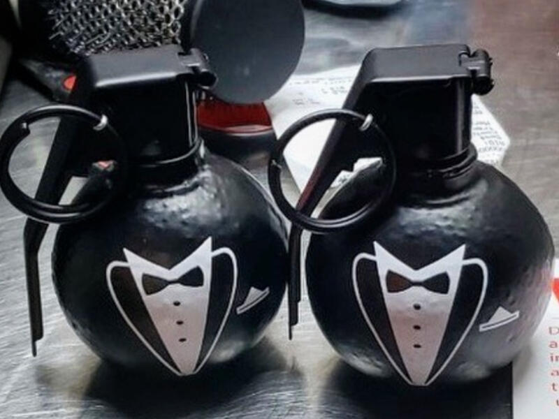 4.هدايا تذكارية لزفاف على شكل قنابل يدوية