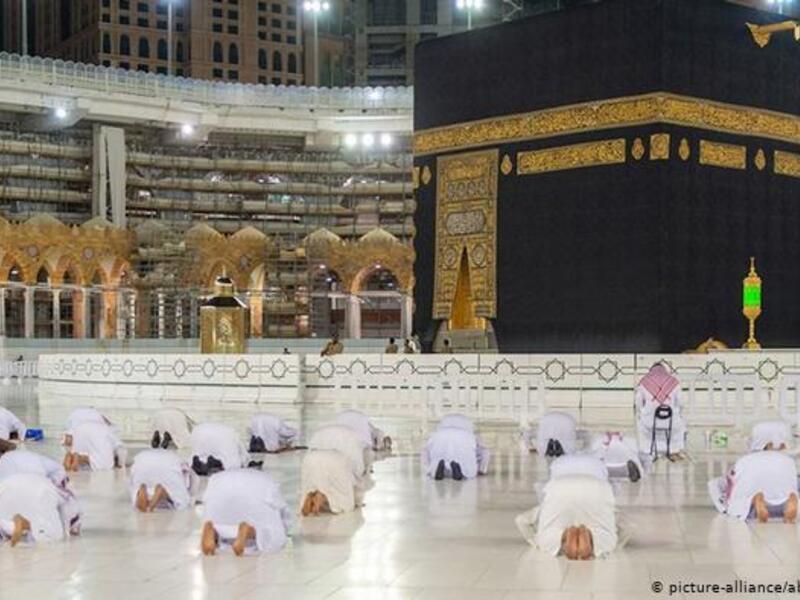 يجب أن يكون للراغبين في أداء مناسك الحج من الفئات العمرية من 18 إلى 65 عامًا.