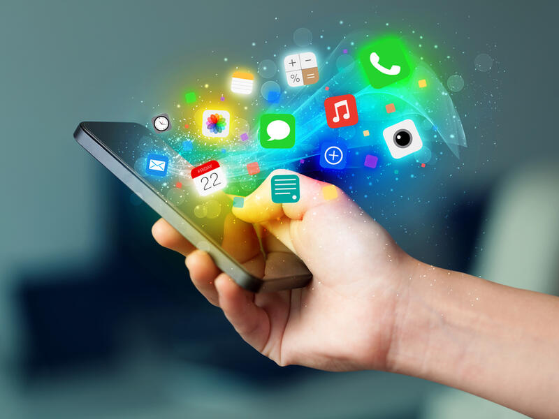 هذه التطبيقات جمعت بيانات عن المستخدمين مثل تحديد الموقع الجغرافي بدقّة ومعرّفات الهاتف دون معرفة المالكين