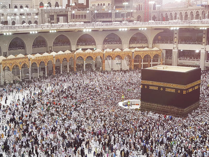 النية في وقت الإحرام: يُحاسب المرء على نيته خيرًا كانت أم شر والأمر ينطبق على فريضة الحج فمن ترك الإحرام بالحج لم يصح حجه ولا عمرته، لأنه بهذا غفل أن يعقد النسك الأساسي للحج، لأنها نية الدخول في النسك، وهو ركن أساسي من أركان الحج.