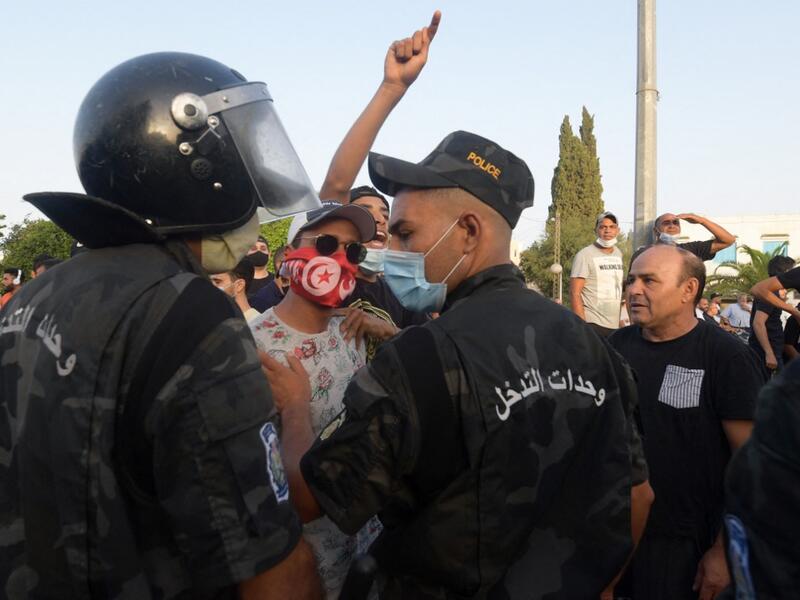 Tunisian president dismisses further top officials