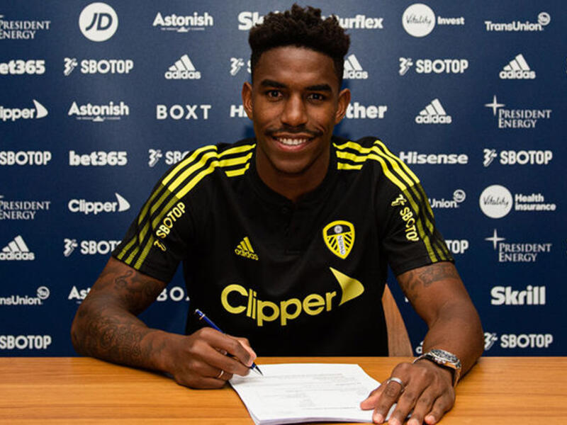 Leeds sign Junior Firpo (Photo: Leeds United)