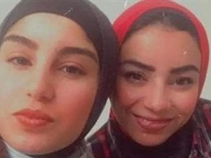 نجلاء نعمة الله وصديقتها نور