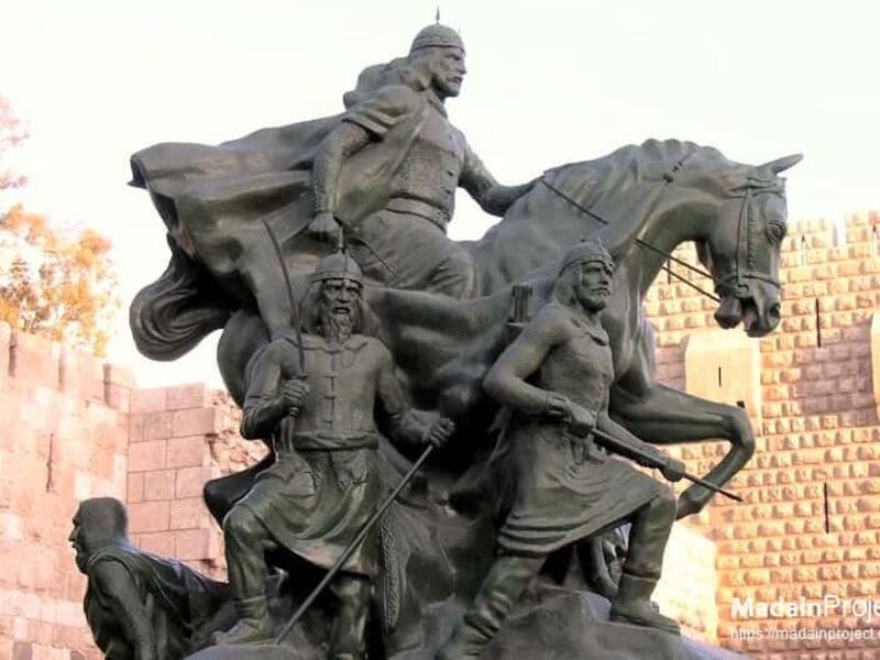 قاد صلاح الدين عدّة حملات ومعارك ضد الفرنجة وغيرهم من الصليبيين الأوروبيين في سبيل استعادة الأراضي المقدسة التي كان الصليبيون قد استولوا عليها في أواخر القرن الحادي عشر.