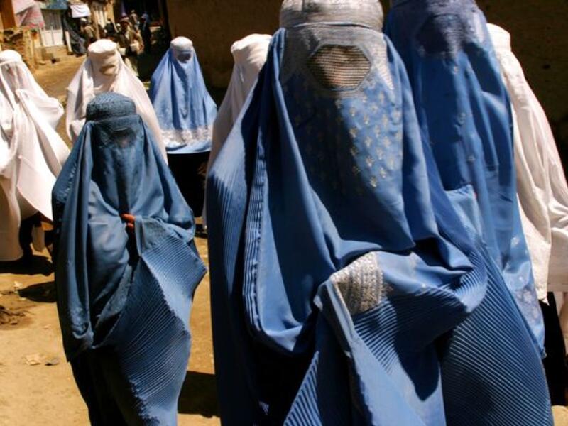 جنود أمريكان يهربون من طالبان بالبرقع والملابس النسائية