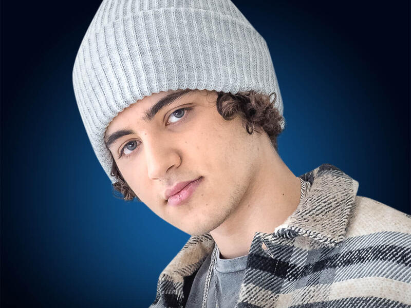 عصام النجار / الأردن / فئة الابداع / منذ إصدار أغنيته "حضل أحبك" سجل مقطع الفيدي أكثر من 87 مليون مشاهدة على يوتيوب حتى أغسطس 2021.