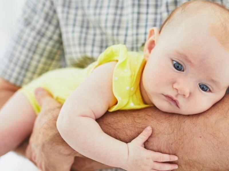 علاج الإمساك عند الأطفال بالأعشاب