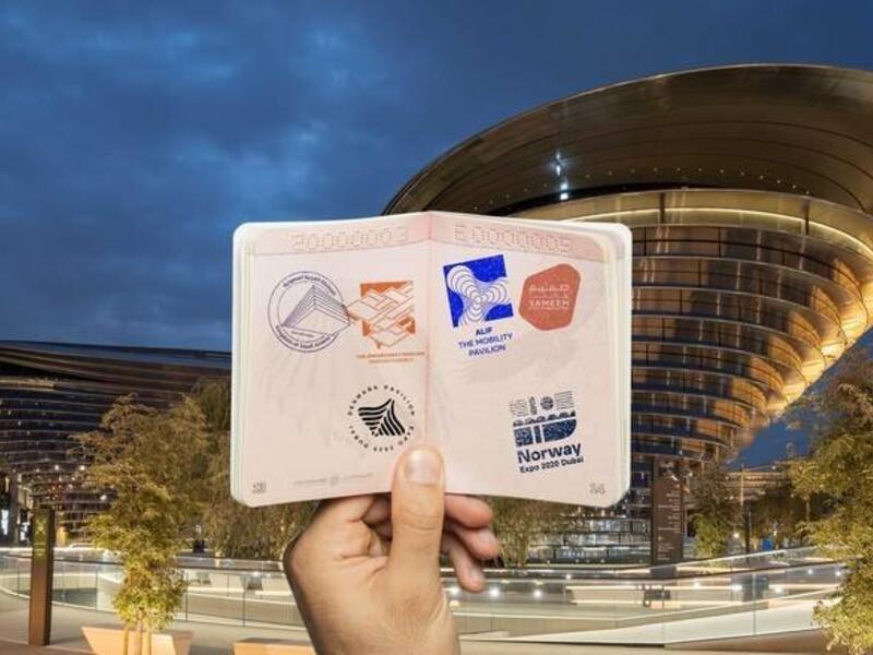 يتكون من 50 صفحة تحوي تصميمات وصورًا لأجنحة الموضوعات الثلاثة (عالم الفرص - جناح الفرص، وألِف - جناح التنقل، وتيرّا - جناح الاستدامة)، بالإضافة إلى ساحة الوصل ومعالم أخرى في دبي ودولة الإمارات.