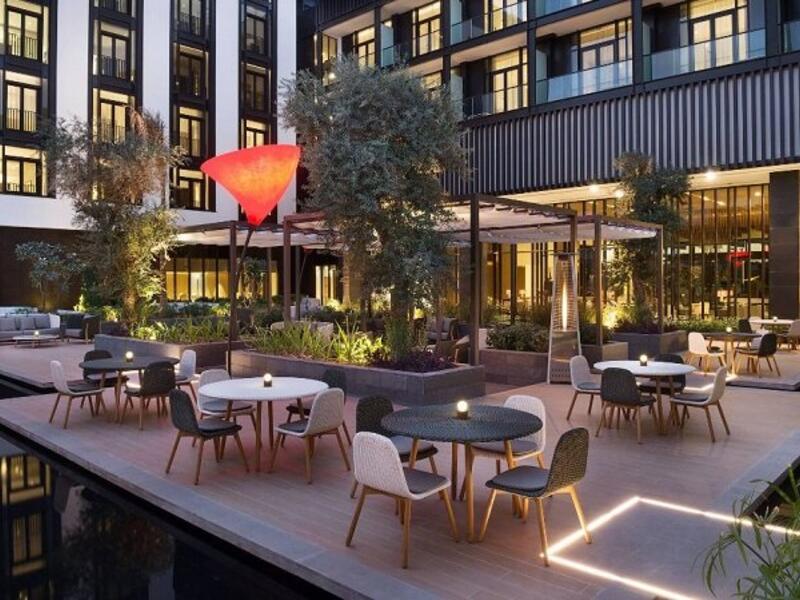 يقع فندق وأجنحة لافيل سيتي ووك La Ville Hotel & Suites في دبي، ويبعد 1.8 كم من برج خليفة، و2.1 كم من نافورة دبي.  اشعر وكأنك في منزلك عند الإقامة في واحدة من 156 غرفة ضيافة مكيفة