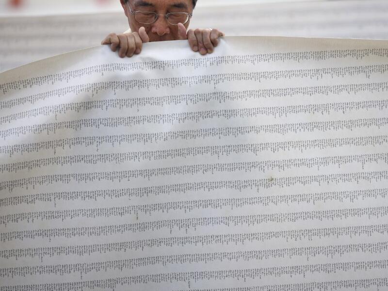 Pro-choice and Anti-abortion Activists Protest in the US