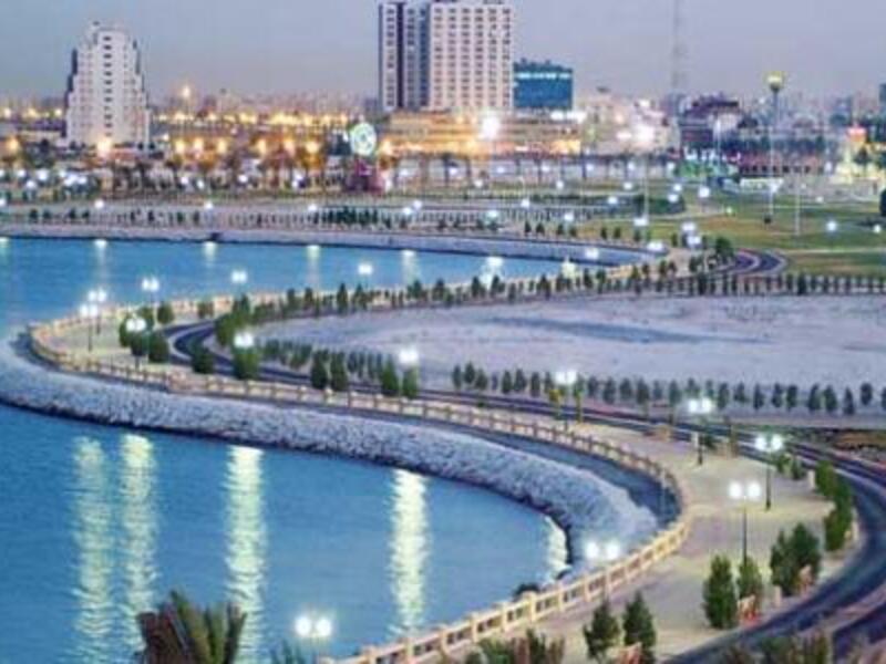 الدمام: تعد من أجمل المدن التي يمكنك زيارتها شتاء، بسبب دفء شواطئها ونسماتها البحرية العليلة،  وينصح بزيارة منتزه الملك عبدالله، وهو من أفضل الأماكن لنزهات العائلة والأطفال، وجزيرة المرجان الصناعية.