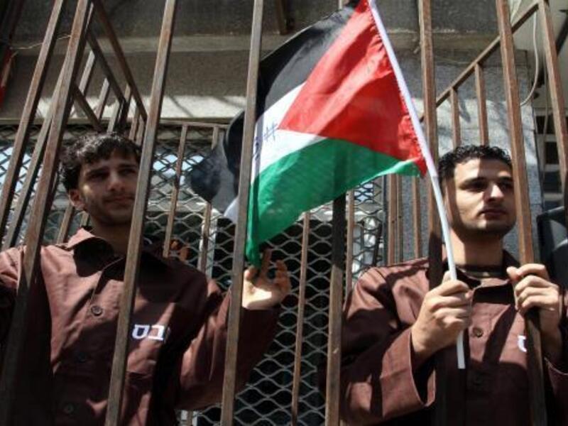 اجراءات صامة: يتجه لتهريب النطف أسرى متزوجون أحكامهم عالية وفق نظام شديد الدقة والمتابعة يشرف عليه الأسرى وبعلم قيادتهم في السجن.