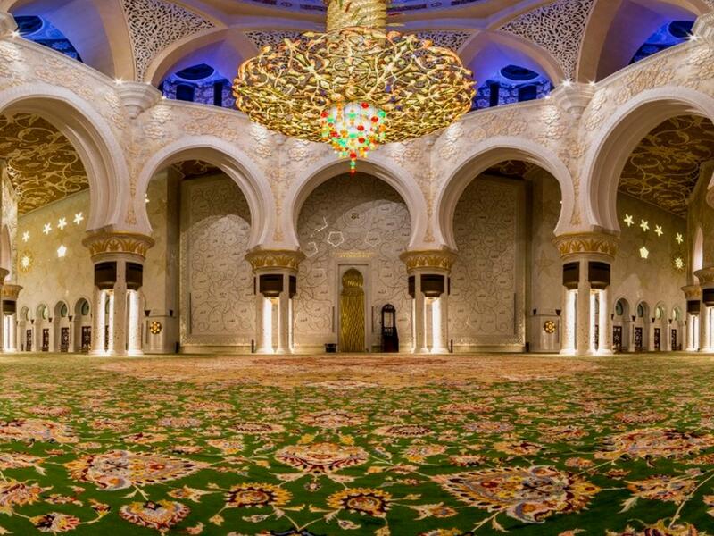 سجادة جامع الشيخ زايد الكبير تحفة جمالية