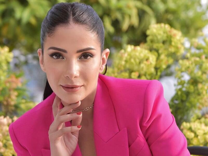 منى زكي تتزين بمجوهرات Bulgari الفاخرة 