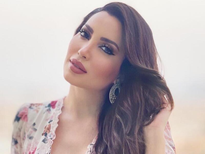 إطلالات تناسب عطلات السفر مستوحاة من الفنانة نسرين طافش