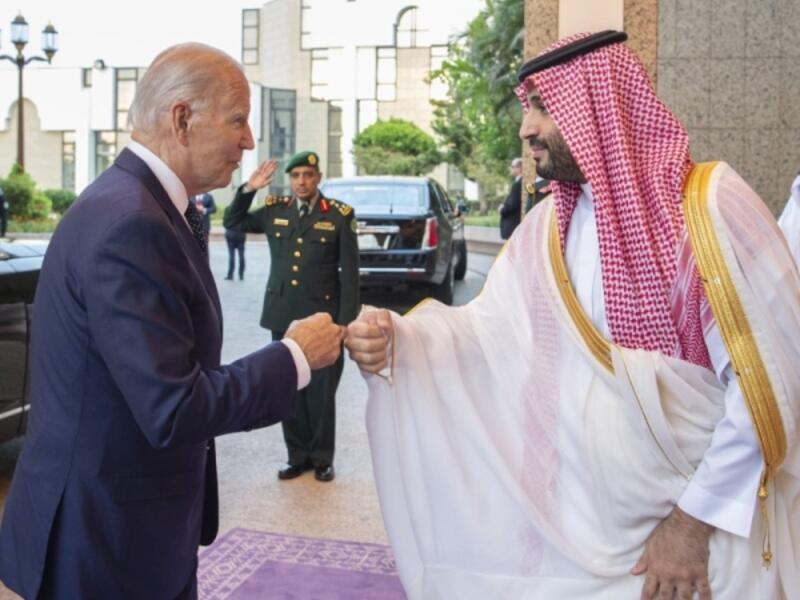 Biden (L) Saudi Crown Prince 