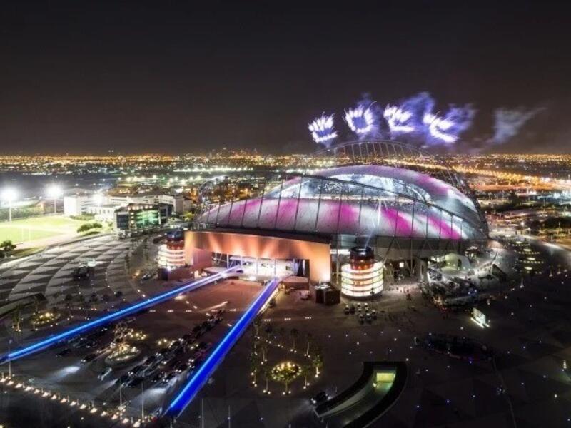 إضاءة LED: تم تجهيز جميع الملاعب في قطر بإضاءة LED، التي تعطي مشهد جميل بأضواء متغيرة الألوان وتأثيرات عرض أخرى يمكن أن تجده في حفلي الافتتاح والختام في استاد البيت ولوسيل.